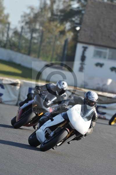 Mallory park Leicestershire;Mallory park photographs;Motorcycle action photographs;event digital images;eventdigitalimages;mallory park;no limits trackday;peter wileman photography;trackday;trackday digital images;trackday photos