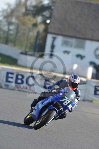 Mallory park Leicestershire;Mallory park photographs;Motorcycle action photographs;event digital images;eventdigitalimages;mallory park;no limits trackday;peter wileman photography;trackday;trackday digital images;trackday photos