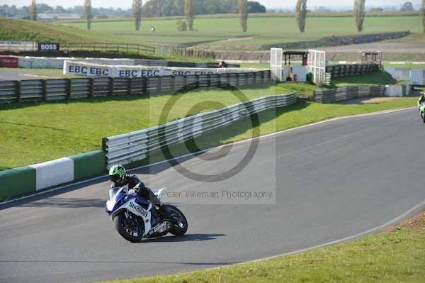 Mallory park Leicestershire;Mallory park photographs;Motorcycle action photographs;event digital images;eventdigitalimages;mallory park;no limits trackday;peter wileman photography;trackday;trackday digital images;trackday photos