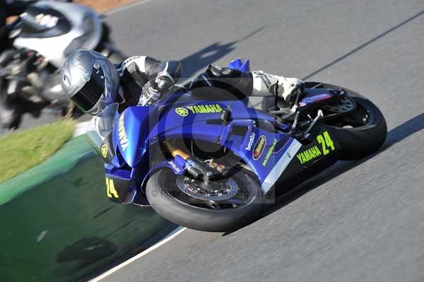 Mallory park Leicestershire;Mallory park photographs;Motorcycle action photographs;event digital images;eventdigitalimages;mallory park;no limits trackday;peter wileman photography;trackday;trackday digital images;trackday photos