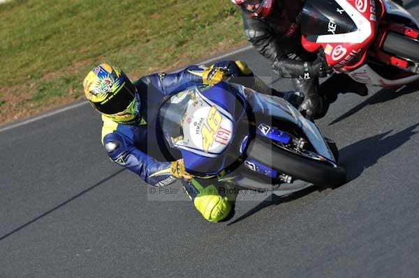 Mallory park Leicestershire;Mallory park photographs;Motorcycle action photographs;event digital images;eventdigitalimages;mallory park;no limits trackday;peter wileman photography;trackday;trackday digital images;trackday photos
