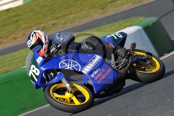 Mallory park Leicestershire;Mallory park photographs;Motorcycle action photographs;event digital images;eventdigitalimages;mallory park;no limits trackday;peter wileman photography;trackday;trackday digital images;trackday photos