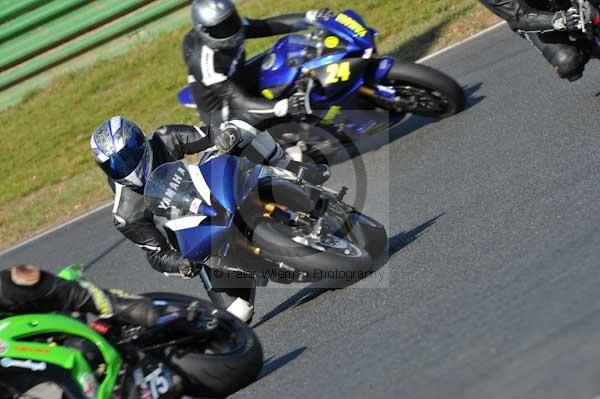 Mallory park Leicestershire;Mallory park photographs;Motorcycle action photographs;event digital images;eventdigitalimages;mallory park;no limits trackday;peter wileman photography;trackday;trackday digital images;trackday photos