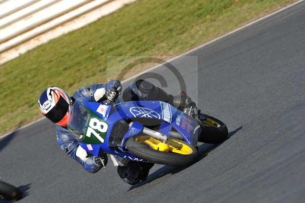Mallory park Leicestershire;Mallory park photographs;Motorcycle action photographs;event digital images;eventdigitalimages;mallory park;no limits trackday;peter wileman photography;trackday;trackday digital images;trackday photos