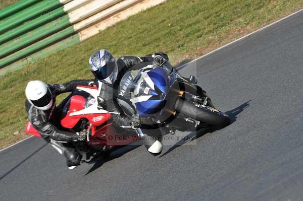 Mallory park Leicestershire;Mallory park photographs;Motorcycle action photographs;event digital images;eventdigitalimages;mallory park;no limits trackday;peter wileman photography;trackday;trackday digital images;trackday photos