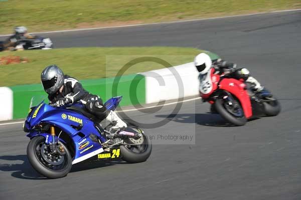 Mallory park Leicestershire;Mallory park photographs;Motorcycle action photographs;event digital images;eventdigitalimages;mallory park;no limits trackday;peter wileman photography;trackday;trackday digital images;trackday photos