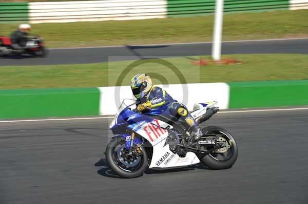 Mallory park Leicestershire;Mallory park photographs;Motorcycle action photographs;event digital images;eventdigitalimages;mallory park;no limits trackday;peter wileman photography;trackday;trackday digital images;trackday photos