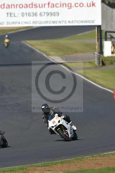 Mallory park Leicestershire;Mallory park photographs;Motorcycle action photographs;event digital images;eventdigitalimages;mallory park;no limits trackday;peter wileman photography;trackday;trackday digital images;trackday photos