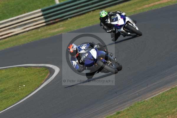 Mallory park Leicestershire;Mallory park photographs;Motorcycle action photographs;event digital images;eventdigitalimages;mallory park;no limits trackday;peter wileman photography;trackday;trackday digital images;trackday photos
