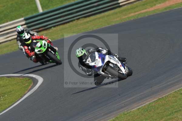 Mallory park Leicestershire;Mallory park photographs;Motorcycle action photographs;event digital images;eventdigitalimages;mallory park;no limits trackday;peter wileman photography;trackday;trackday digital images;trackday photos