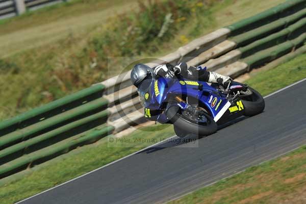 Mallory park Leicestershire;Mallory park photographs;Motorcycle action photographs;event digital images;eventdigitalimages;mallory park;no limits trackday;peter wileman photography;trackday;trackday digital images;trackday photos