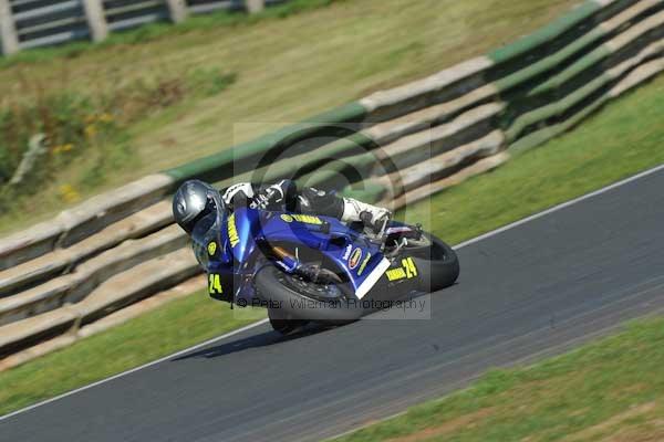 Mallory park Leicestershire;Mallory park photographs;Motorcycle action photographs;event digital images;eventdigitalimages;mallory park;no limits trackday;peter wileman photography;trackday;trackday digital images;trackday photos