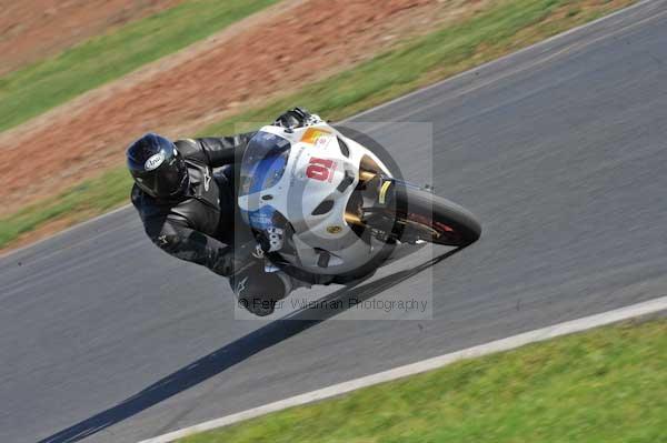 Mallory park Leicestershire;Mallory park photographs;Motorcycle action photographs;event digital images;eventdigitalimages;mallory park;no limits trackday;peter wileman photography;trackday;trackday digital images;trackday photos