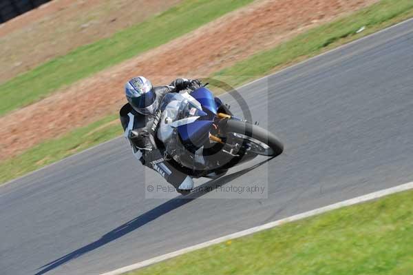 Mallory park Leicestershire;Mallory park photographs;Motorcycle action photographs;event digital images;eventdigitalimages;mallory park;no limits trackday;peter wileman photography;trackday;trackday digital images;trackday photos