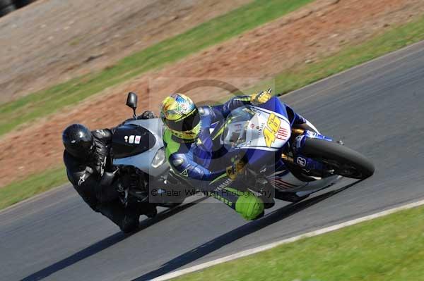 Mallory park Leicestershire;Mallory park photographs;Motorcycle action photographs;event digital images;eventdigitalimages;mallory park;no limits trackday;peter wileman photography;trackday;trackday digital images;trackday photos