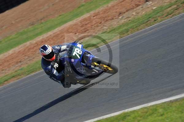 Mallory park Leicestershire;Mallory park photographs;Motorcycle action photographs;event digital images;eventdigitalimages;mallory park;no limits trackday;peter wileman photography;trackday;trackday digital images;trackday photos