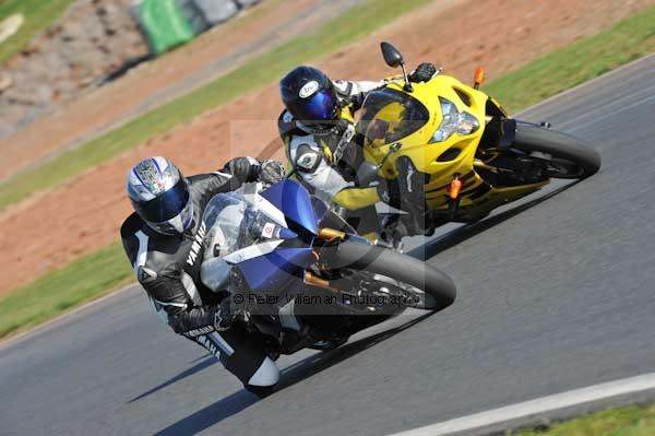 Mallory park Leicestershire;Mallory park photographs;Motorcycle action photographs;event digital images;eventdigitalimages;mallory park;no limits trackday;peter wileman photography;trackday;trackday digital images;trackday photos