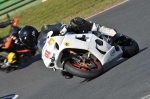 Mallory-park-Leicestershire;Mallory-park-photographs;Motorcycle-action-photographs;event-digital-images;eventdigitalimages;mallory-park;no-limits-trackday;peter-wileman-photography;trackday;trackday-digital-images;trackday-photos
