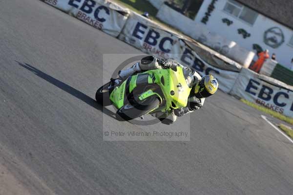 Mallory park Leicestershire;Mallory park photographs;Motorcycle action photographs;event digital images;eventdigitalimages;mallory park;no limits trackday;peter wileman photography;trackday;trackday digital images;trackday photos