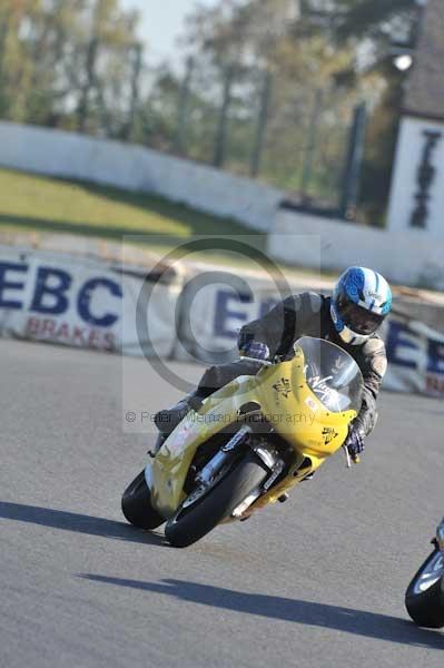 Mallory park Leicestershire;Mallory park photographs;Motorcycle action photographs;event digital images;eventdigitalimages;mallory park;no limits trackday;peter wileman photography;trackday;trackday digital images;trackday photos