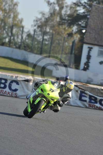 Mallory park Leicestershire;Mallory park photographs;Motorcycle action photographs;event digital images;eventdigitalimages;mallory park;no limits trackday;peter wileman photography;trackday;trackday digital images;trackday photos