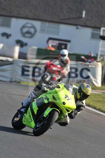 Mallory park Leicestershire;Mallory park photographs;Motorcycle action photographs;event digital images;eventdigitalimages;mallory park;no limits trackday;peter wileman photography;trackday;trackday digital images;trackday photos