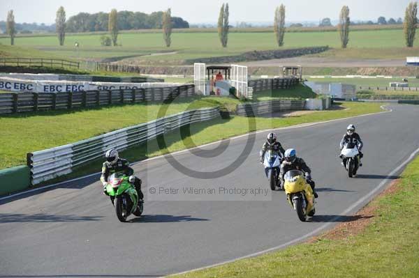 Mallory park Leicestershire;Mallory park photographs;Motorcycle action photographs;event digital images;eventdigitalimages;mallory park;no limits trackday;peter wileman photography;trackday;trackday digital images;trackday photos