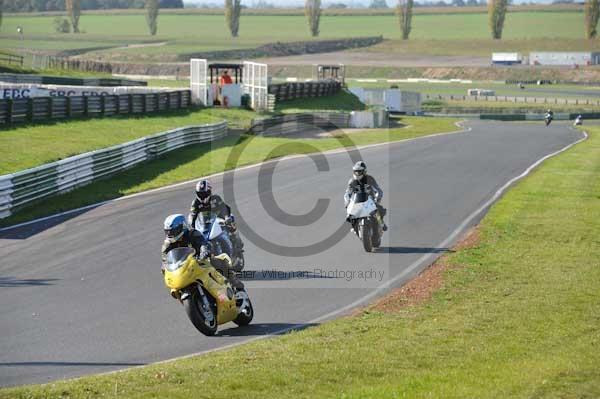 Mallory park Leicestershire;Mallory park photographs;Motorcycle action photographs;event digital images;eventdigitalimages;mallory park;no limits trackday;peter wileman photography;trackday;trackday digital images;trackday photos
