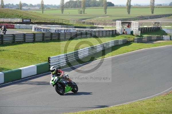 Mallory park Leicestershire;Mallory park photographs;Motorcycle action photographs;event digital images;eventdigitalimages;mallory park;no limits trackday;peter wileman photography;trackday;trackday digital images;trackday photos