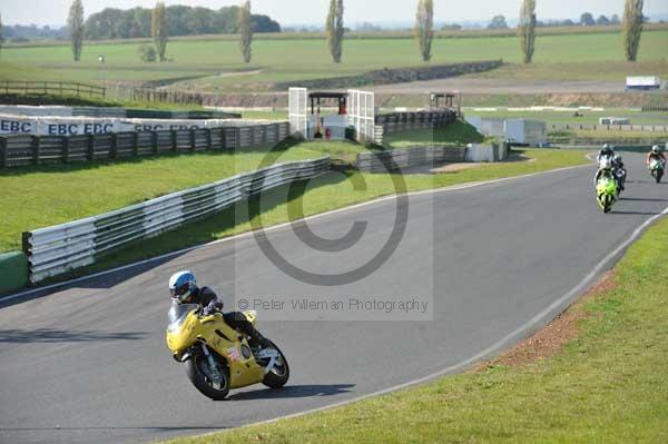 Mallory park Leicestershire;Mallory park photographs;Motorcycle action photographs;event digital images;eventdigitalimages;mallory park;no limits trackday;peter wileman photography;trackday;trackday digital images;trackday photos