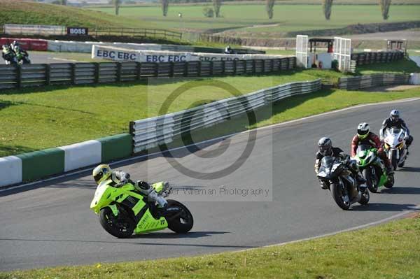 Mallory park Leicestershire;Mallory park photographs;Motorcycle action photographs;event digital images;eventdigitalimages;mallory park;no limits trackday;peter wileman photography;trackday;trackday digital images;trackday photos