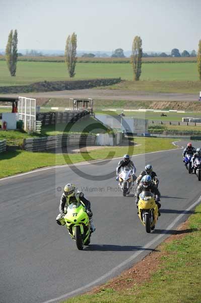 Mallory park Leicestershire;Mallory park photographs;Motorcycle action photographs;event digital images;eventdigitalimages;mallory park;no limits trackday;peter wileman photography;trackday;trackday digital images;trackday photos
