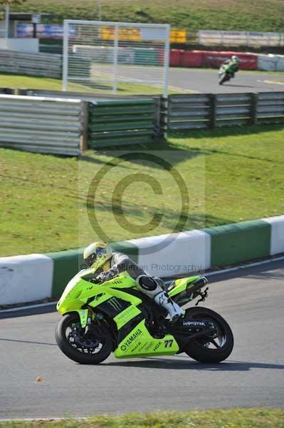 Mallory park Leicestershire;Mallory park photographs;Motorcycle action photographs;event digital images;eventdigitalimages;mallory park;no limits trackday;peter wileman photography;trackday;trackday digital images;trackday photos