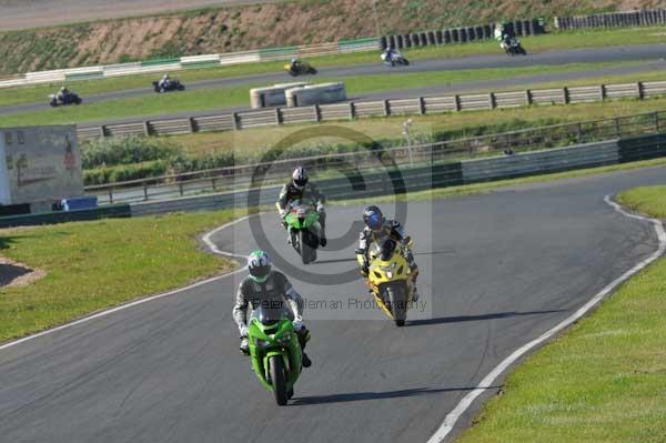 Mallory park Leicestershire;Mallory park photographs;Motorcycle action photographs;event digital images;eventdigitalimages;mallory park;no limits trackday;peter wileman photography;trackday;trackday digital images;trackday photos