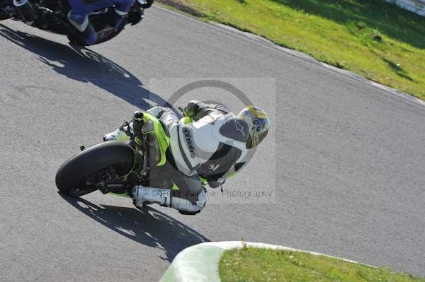 Mallory park Leicestershire;Mallory park photographs;Motorcycle action photographs;event digital images;eventdigitalimages;mallory park;no limits trackday;peter wileman photography;trackday;trackday digital images;trackday photos