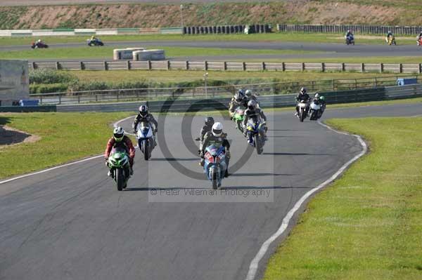 Mallory park Leicestershire;Mallory park photographs;Motorcycle action photographs;event digital images;eventdigitalimages;mallory park;no limits trackday;peter wileman photography;trackday;trackday digital images;trackday photos