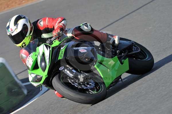 Mallory park Leicestershire;Mallory park photographs;Motorcycle action photographs;event digital images;eventdigitalimages;mallory park;no limits trackday;peter wileman photography;trackday;trackday digital images;trackday photos