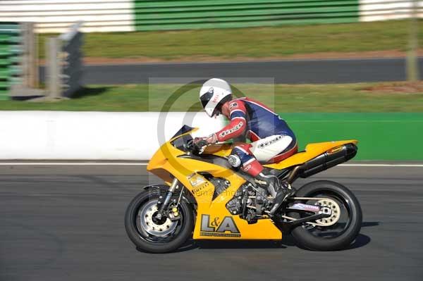 Mallory park Leicestershire;Mallory park photographs;Motorcycle action photographs;event digital images;eventdigitalimages;mallory park;no limits trackday;peter wileman photography;trackday;trackday digital images;trackday photos