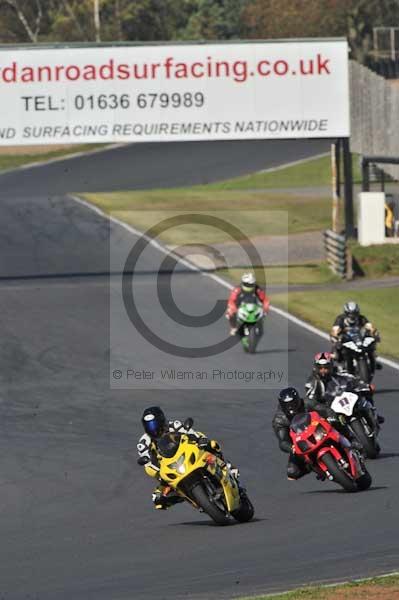 Mallory park Leicestershire;Mallory park photographs;Motorcycle action photographs;event digital images;eventdigitalimages;mallory park;no limits trackday;peter wileman photography;trackday;trackday digital images;trackday photos