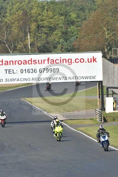 Mallory park Leicestershire;Mallory park photographs;Motorcycle action photographs;event digital images;eventdigitalimages;mallory park;no limits trackday;peter wileman photography;trackday;trackday digital images;trackday photos