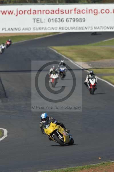 Mallory park Leicestershire;Mallory park photographs;Motorcycle action photographs;event digital images;eventdigitalimages;mallory park;no limits trackday;peter wileman photography;trackday;trackday digital images;trackday photos