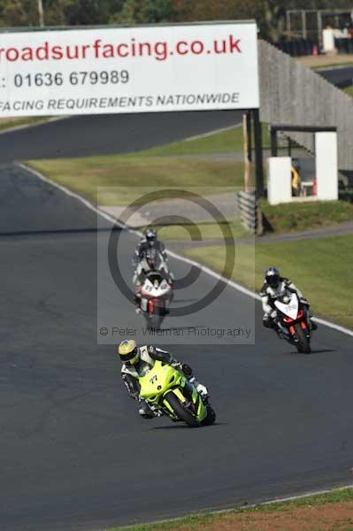 Mallory park Leicestershire;Mallory park photographs;Motorcycle action photographs;event digital images;eventdigitalimages;mallory park;no limits trackday;peter wileman photography;trackday;trackday digital images;trackday photos