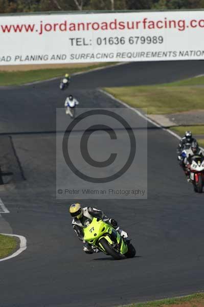 Mallory park Leicestershire;Mallory park photographs;Motorcycle action photographs;event digital images;eventdigitalimages;mallory park;no limits trackday;peter wileman photography;trackday;trackday digital images;trackday photos