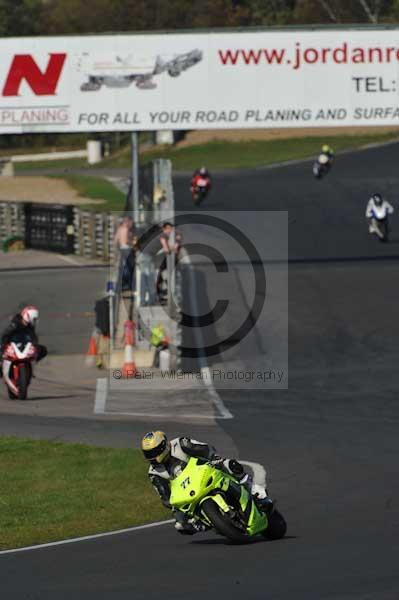 Mallory park Leicestershire;Mallory park photographs;Motorcycle action photographs;event digital images;eventdigitalimages;mallory park;no limits trackday;peter wileman photography;trackday;trackday digital images;trackday photos
