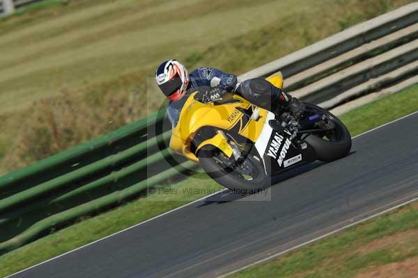 Mallory park Leicestershire;Mallory park photographs;Motorcycle action photographs;event digital images;eventdigitalimages;mallory park;no limits trackday;peter wileman photography;trackday;trackday digital images;trackday photos