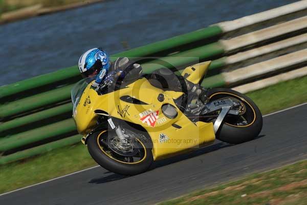 Mallory park Leicestershire;Mallory park photographs;Motorcycle action photographs;event digital images;eventdigitalimages;mallory park;no limits trackday;peter wileman photography;trackday;trackday digital images;trackday photos