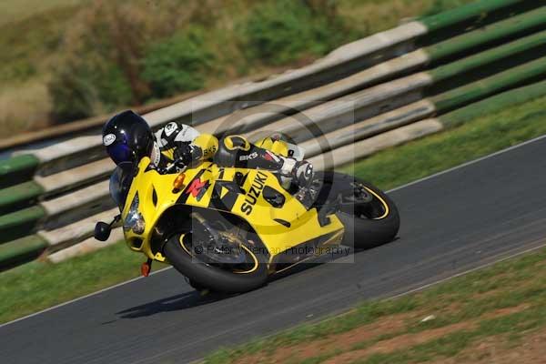 Mallory park Leicestershire;Mallory park photographs;Motorcycle action photographs;event digital images;eventdigitalimages;mallory park;no limits trackday;peter wileman photography;trackday;trackday digital images;trackday photos