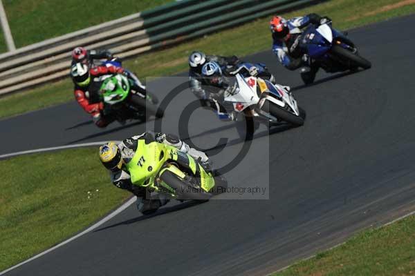 Mallory park Leicestershire;Mallory park photographs;Motorcycle action photographs;event digital images;eventdigitalimages;mallory park;no limits trackday;peter wileman photography;trackday;trackday digital images;trackday photos