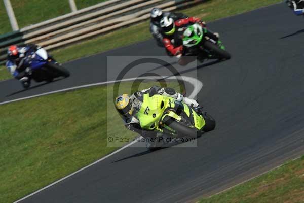 Mallory park Leicestershire;Mallory park photographs;Motorcycle action photographs;event digital images;eventdigitalimages;mallory park;no limits trackday;peter wileman photography;trackday;trackday digital images;trackday photos