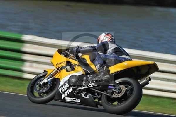 Mallory park Leicestershire;Mallory park photographs;Motorcycle action photographs;event digital images;eventdigitalimages;mallory park;no limits trackday;peter wileman photography;trackday;trackday digital images;trackday photos